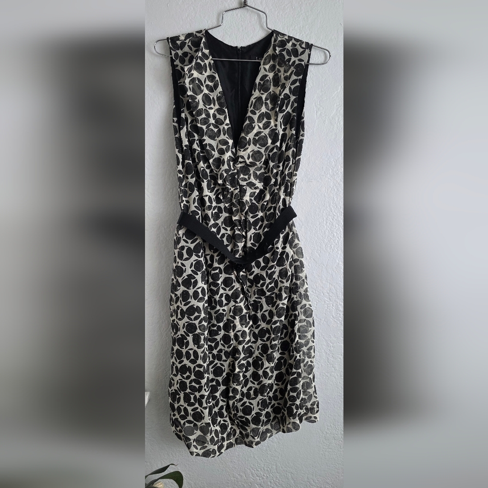 NEW Lida Baday Sleeveless Black and Cream Belted V-Neck Ruffle Dress 6